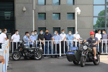 省廳領(lǐng)導(dǎo)調(diào)研3_副本.jpg 省廳領(lǐng)導(dǎo)調(diào)研3_副本.jpg